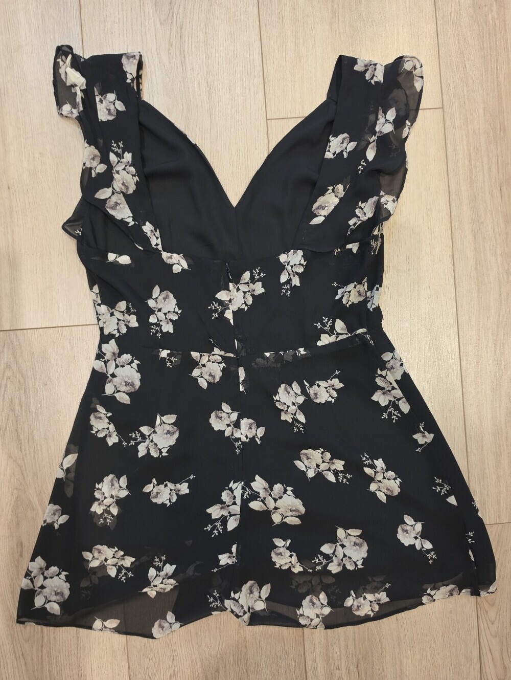 Kimchi Blue Black Floral Chiffon Ruffle Romper Size 10 - Picture 2 of 4
